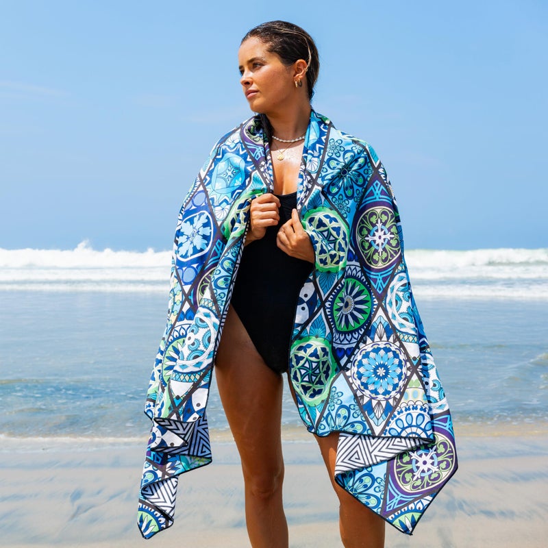 Elite Trend Quick Dry Towel Extra Large 78x35 Inch - Microfiber Beach Towel - Perfect for Beach, Travel, Swimming, Pool, Yoga, Hiking, Camping - Lightweight, Fast Drying, Compact for Adults (Fishes) - Image 4